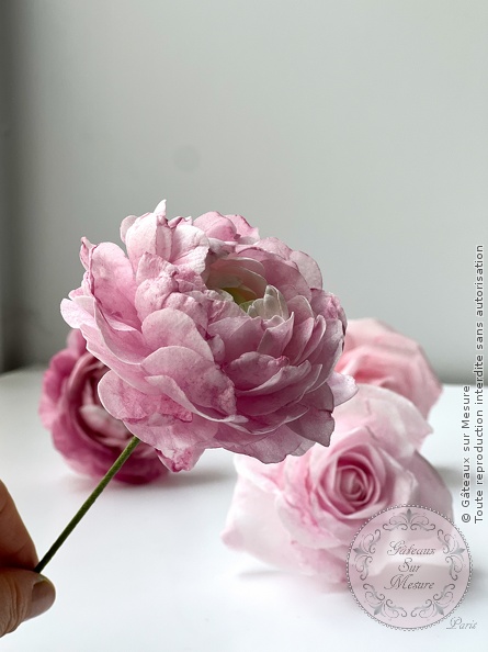 Cake Design - Formation Fleurs en Wafer Paper - Gâteaux sur Mesure Paris - cake design course, cake design training, cakedesign, Ecole de Cake Design de Paris, formation, formation cake design, France, Paris, patisserie, patisserie francaise, rose, wafer paper, waferpaperflowers